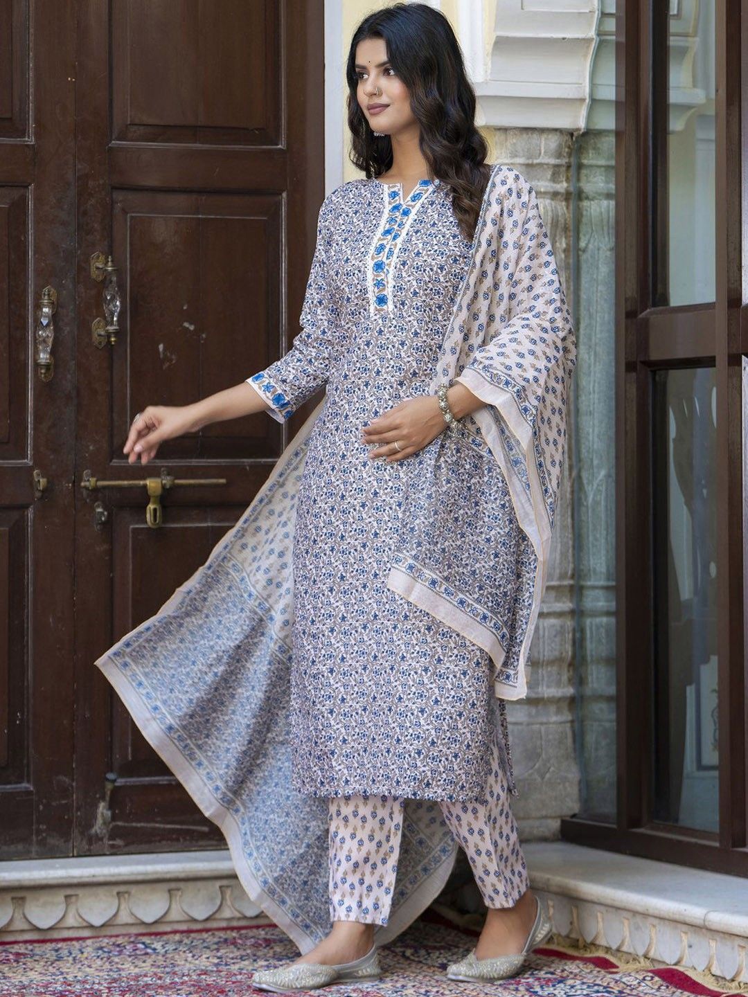 

VredeVogel Women Ethnic Motifs Printed Regular Thread Work Kurta with Trousers & Dupatta, Blue