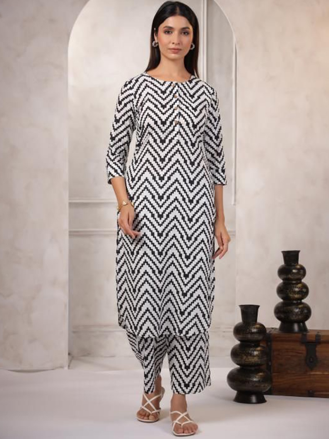 

LYFJ Women Printed Pure Cotton Kurta with Trousers, White