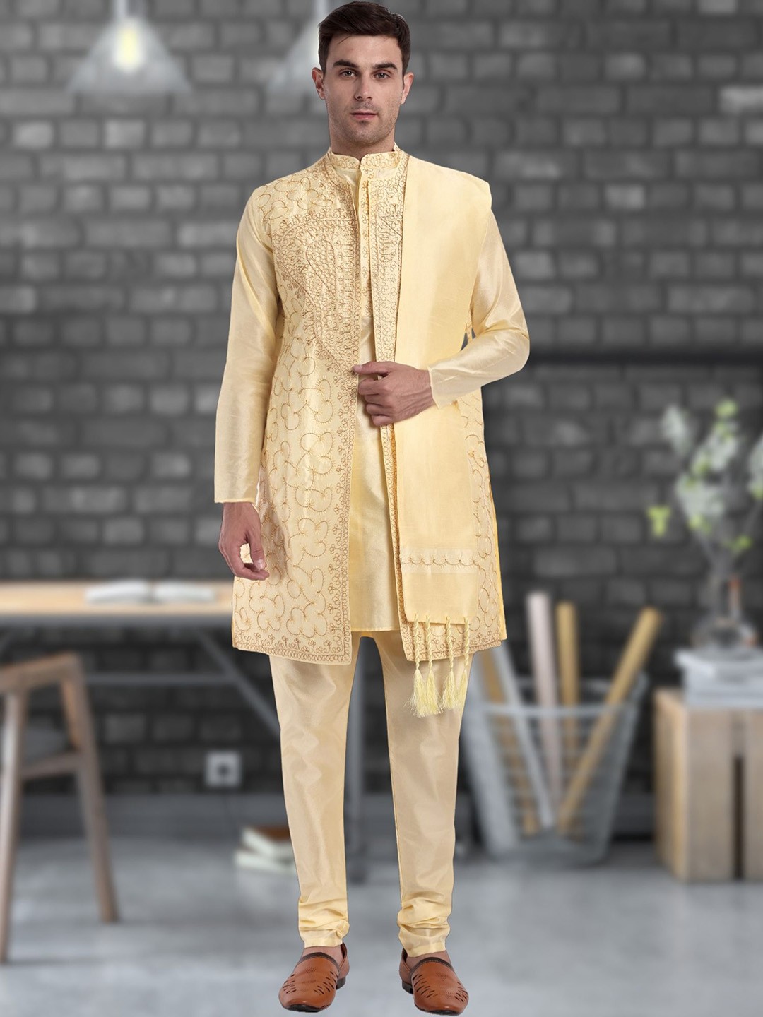 

SKAVIJ Men Ethnic Motifs Embroidered Regular Thread Work Kurta with Pyjamas & With Dupatta, Beige