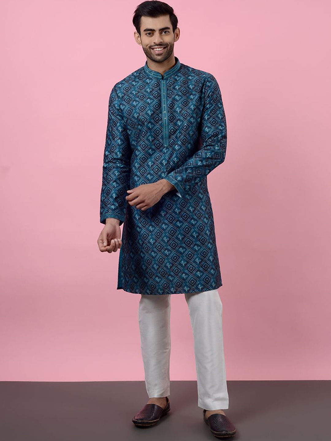 

azania Men Bandhani Printed Regular Kurta with Pyjamas, Green