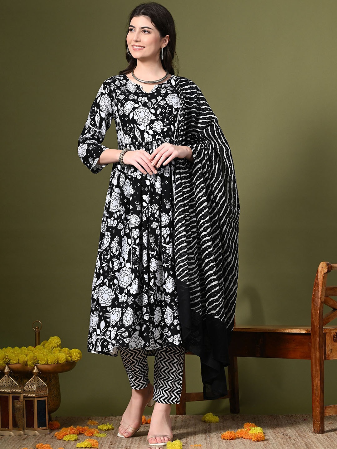 

ANNSH APPAREL Women Black Floral Printed Pleated Kurta with Trousers & Dupatta Set