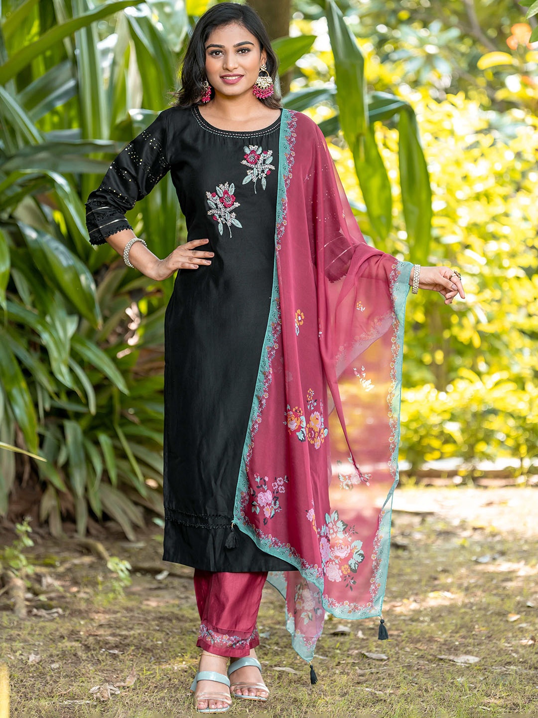 

MITTOO Ethnic Motifs Embroidered Regular Straight Kurta with Trousers & Dupatta, Black