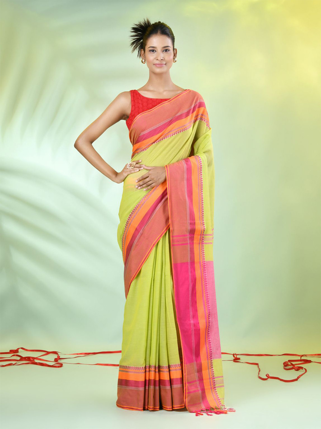 

Charukriti Solid Pure Cotton Saree With Blouse Piece, Green