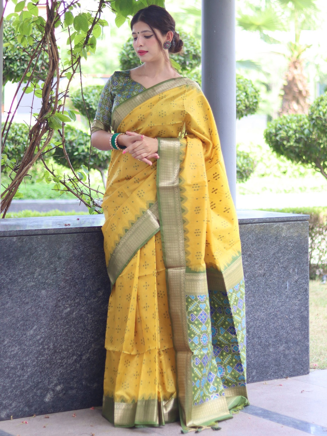 

Kandora Bandhani Printed Zari Pure Silk Tussar Saree, Yellow