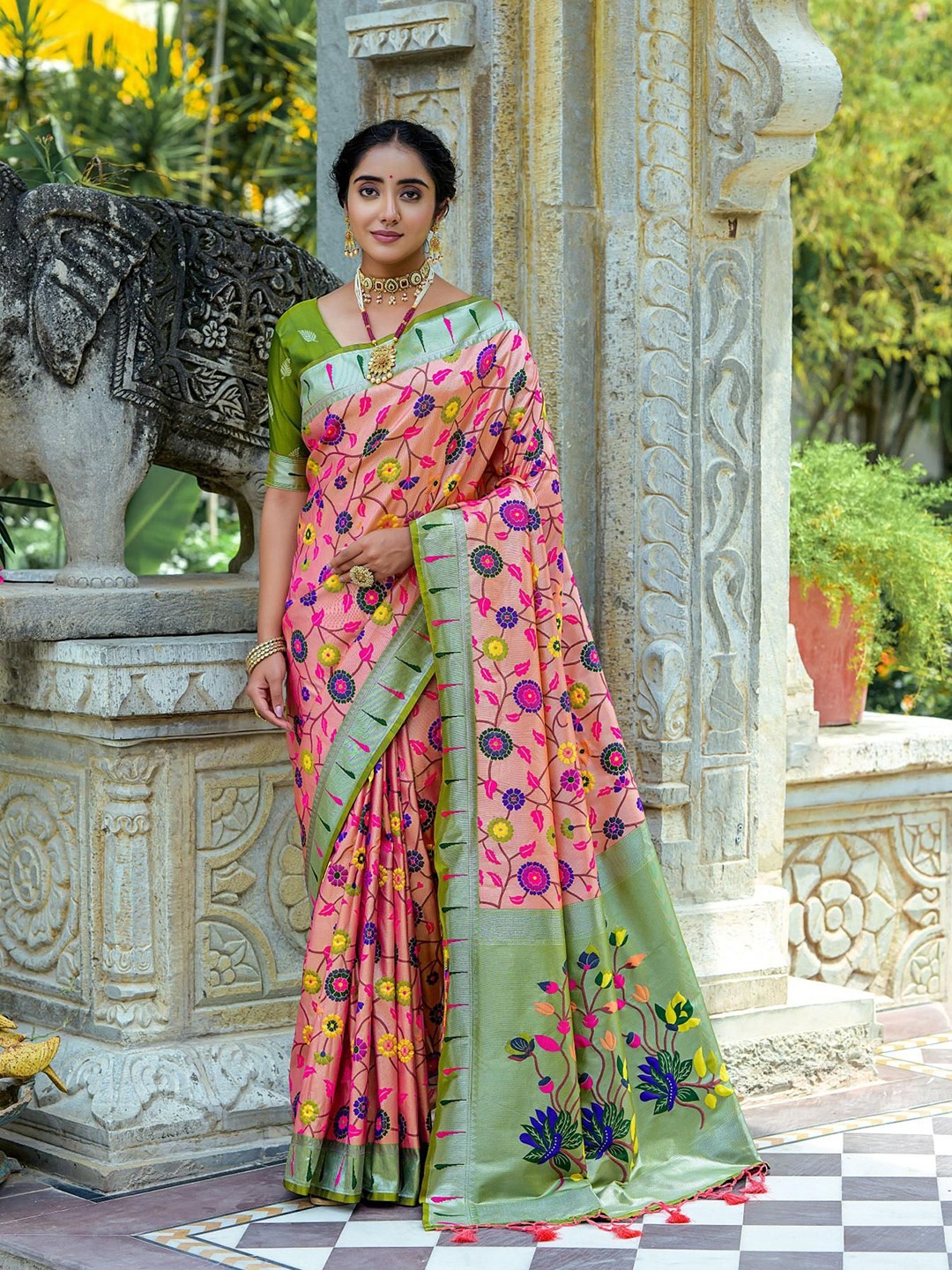 

Kandora Woven Design Zari Pure Silk Banarasi Saree, Pink