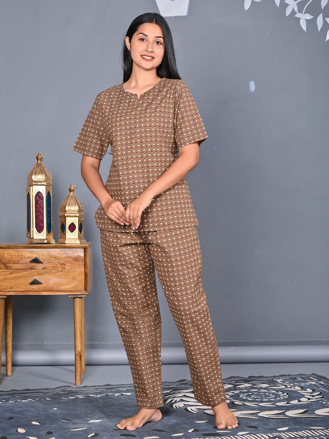 

GORDHAN Women Conversational Printed Night suit, Brown