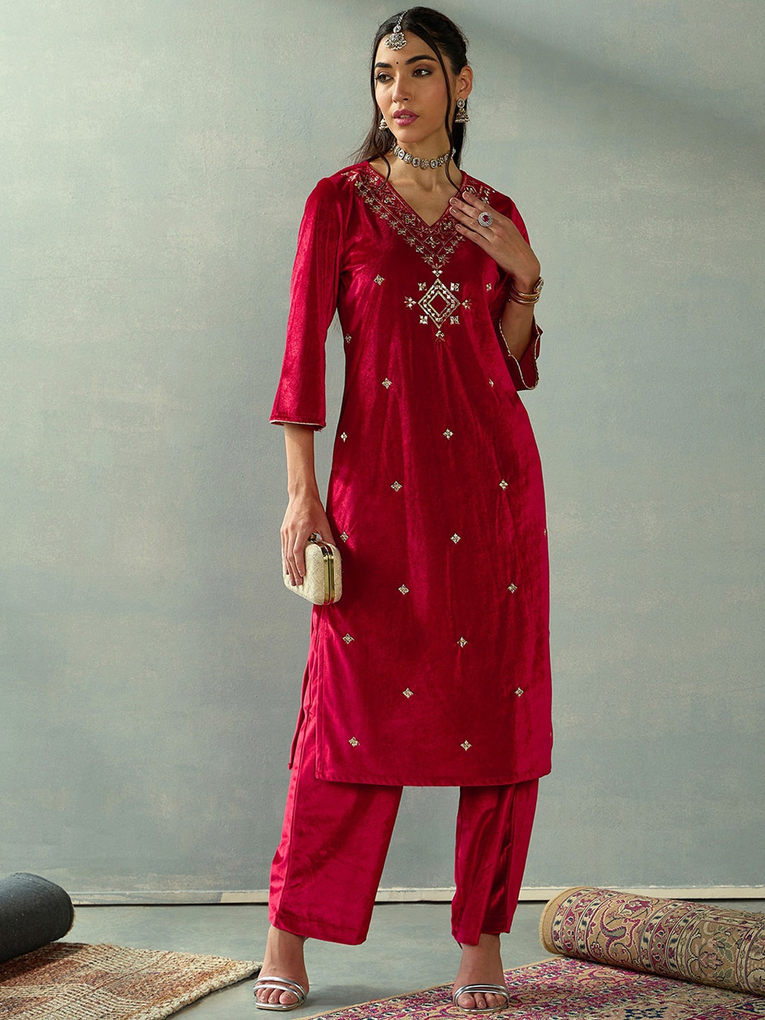 

Shae by SASSAFRAS Women Ethnic Motifs Embroidered Gotta Patti Velvet Kurta with Trousers, Red