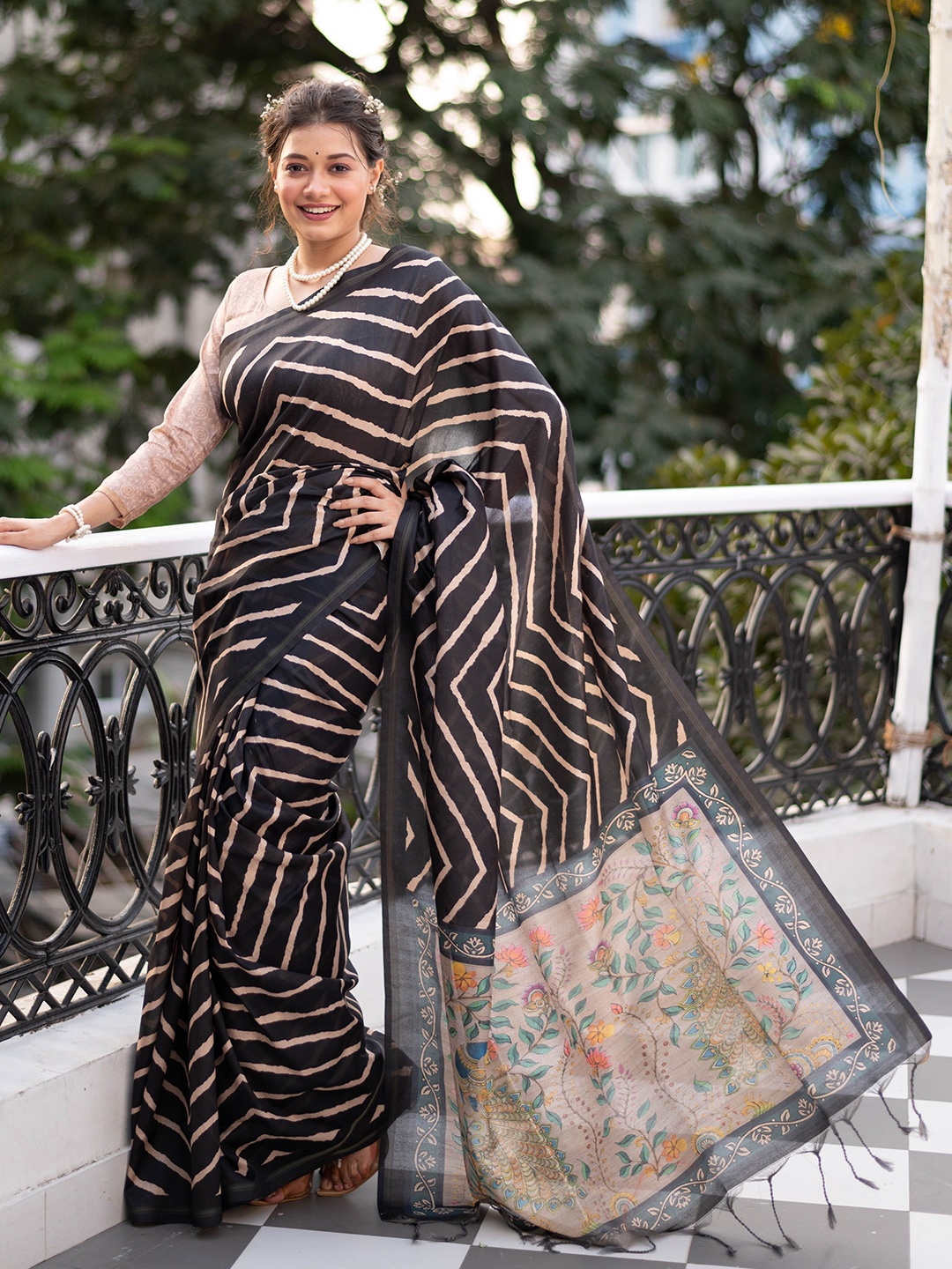 

Kandora Leheriya Printed Zari Pure Silk Tussar Saree, Black