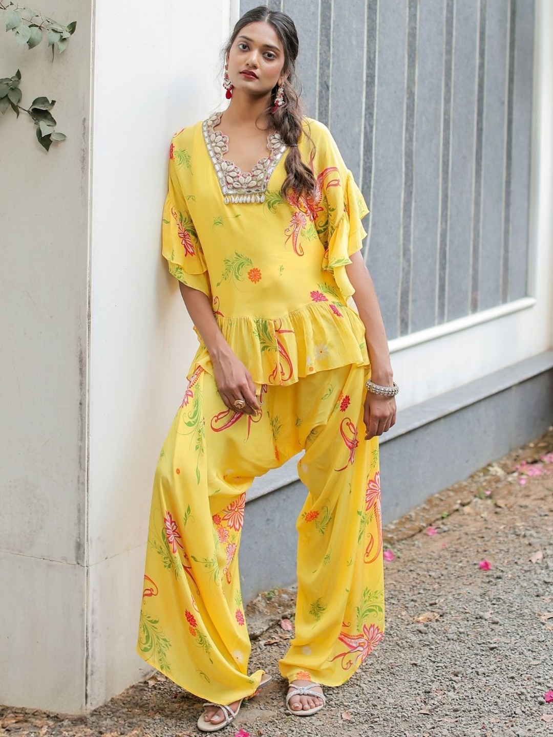 

Foram patel Yellow Printed Embroidered Co-ordset