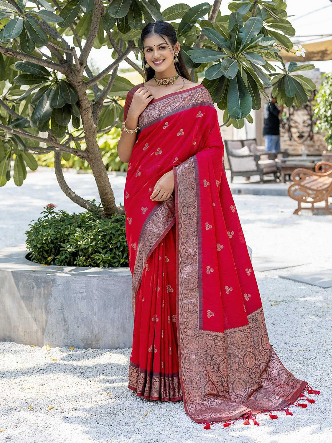 

Kandora Woven Design Zari Pure Silk Banarasi Saree, Red