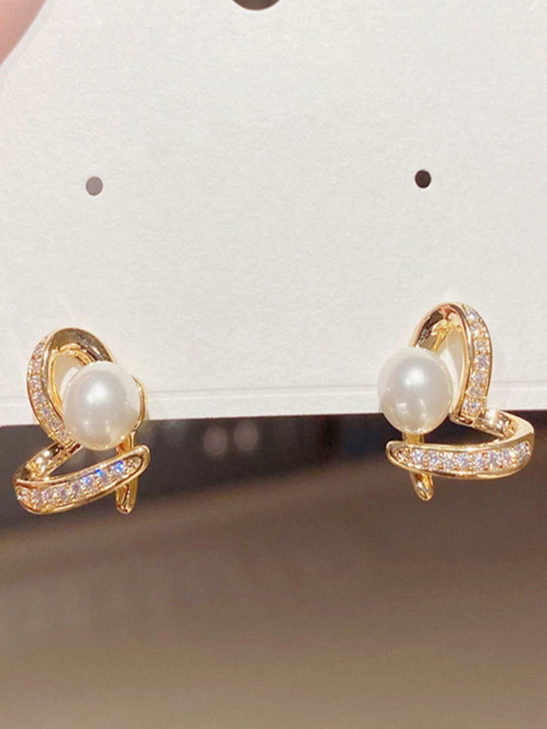 

KRENOZ Heart Shaped Studs Earrings, Gold