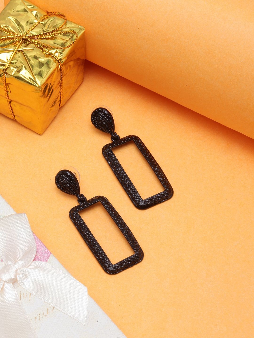 

KPOP Contemporary Drop Earrings, Black