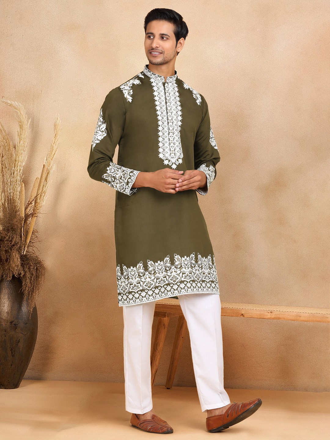

KRAFT INDIA LUXE Men Ethnic Motifs Embroidered Kurta with Trousers, Green