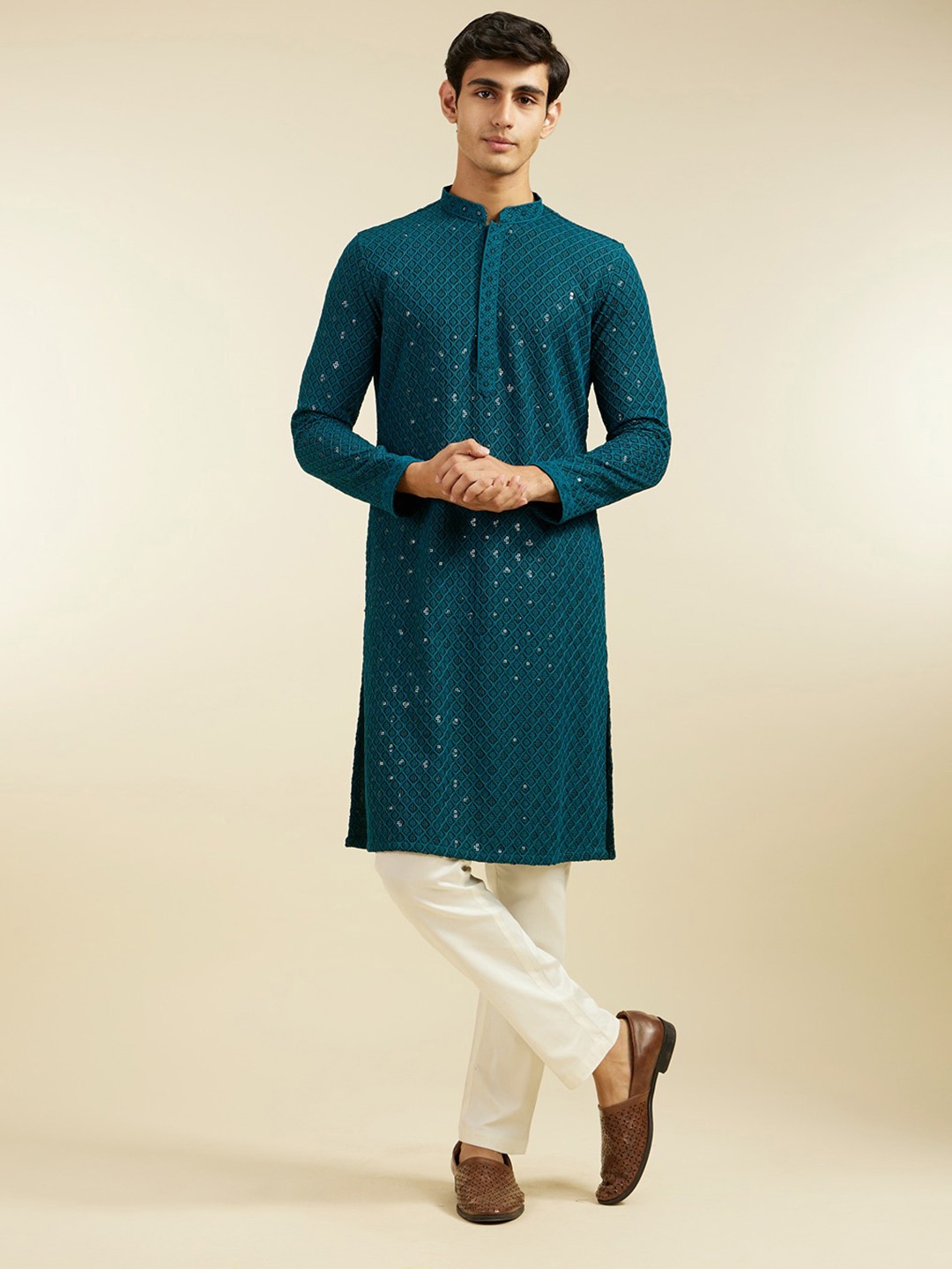 

Diwas by Manyavar Men Embroidered Chikankari & Sequinned Mandarin Collar Straight Kurta, Green