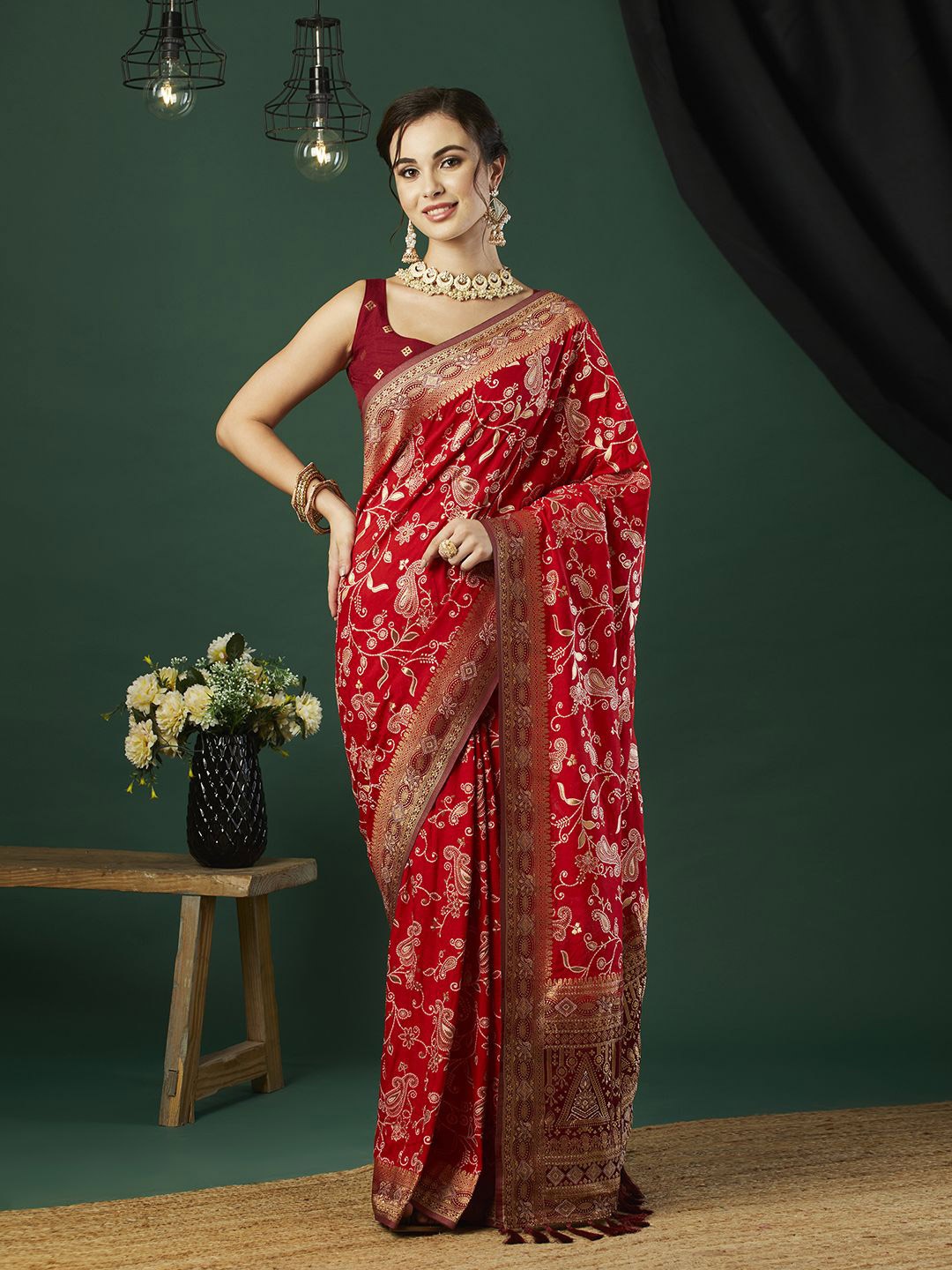 

HI FI NX Women Ethnic Motifs Zari Saree, Red