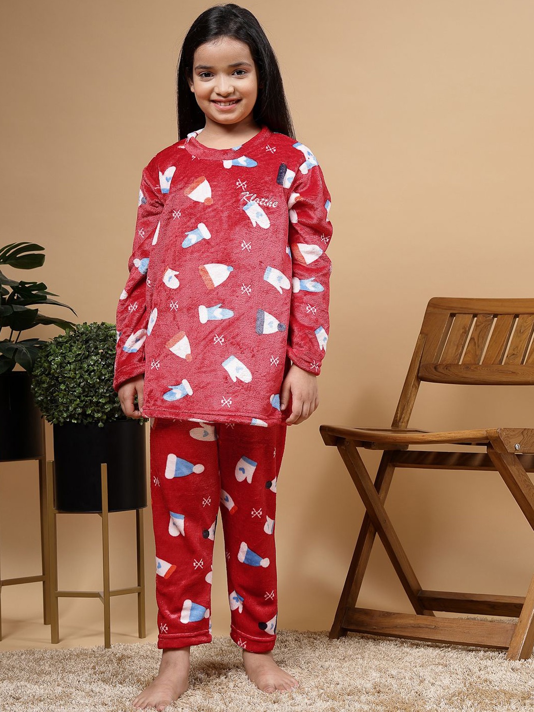 

KLOTTHE Girls Printed Night suit, Red