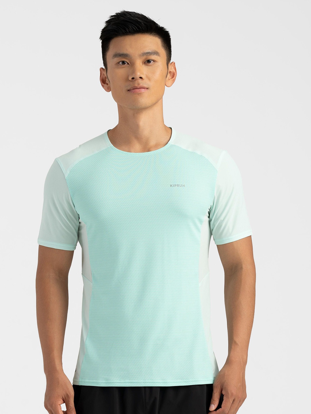 

KIPRUN By Decathlon Men Colourblocked Round Neck T-shirt, Green