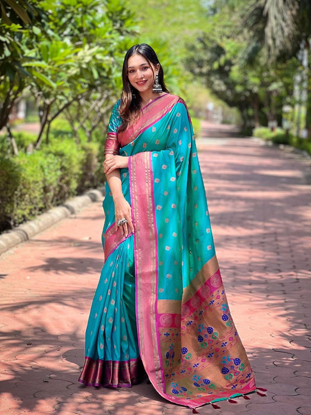 

SGF11 Woven Design Zari Pure Silk Kanjeevaram Saree, Blue