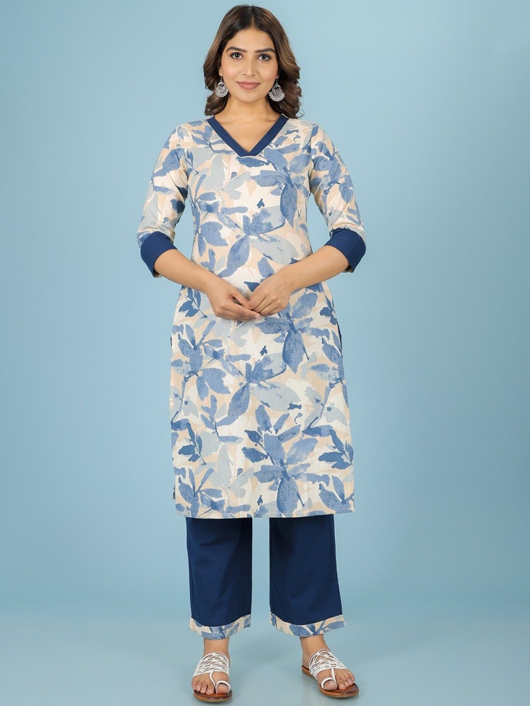

Aramya Floral Printed V-Neck Linen Straight Kurta with Trouser, Off white