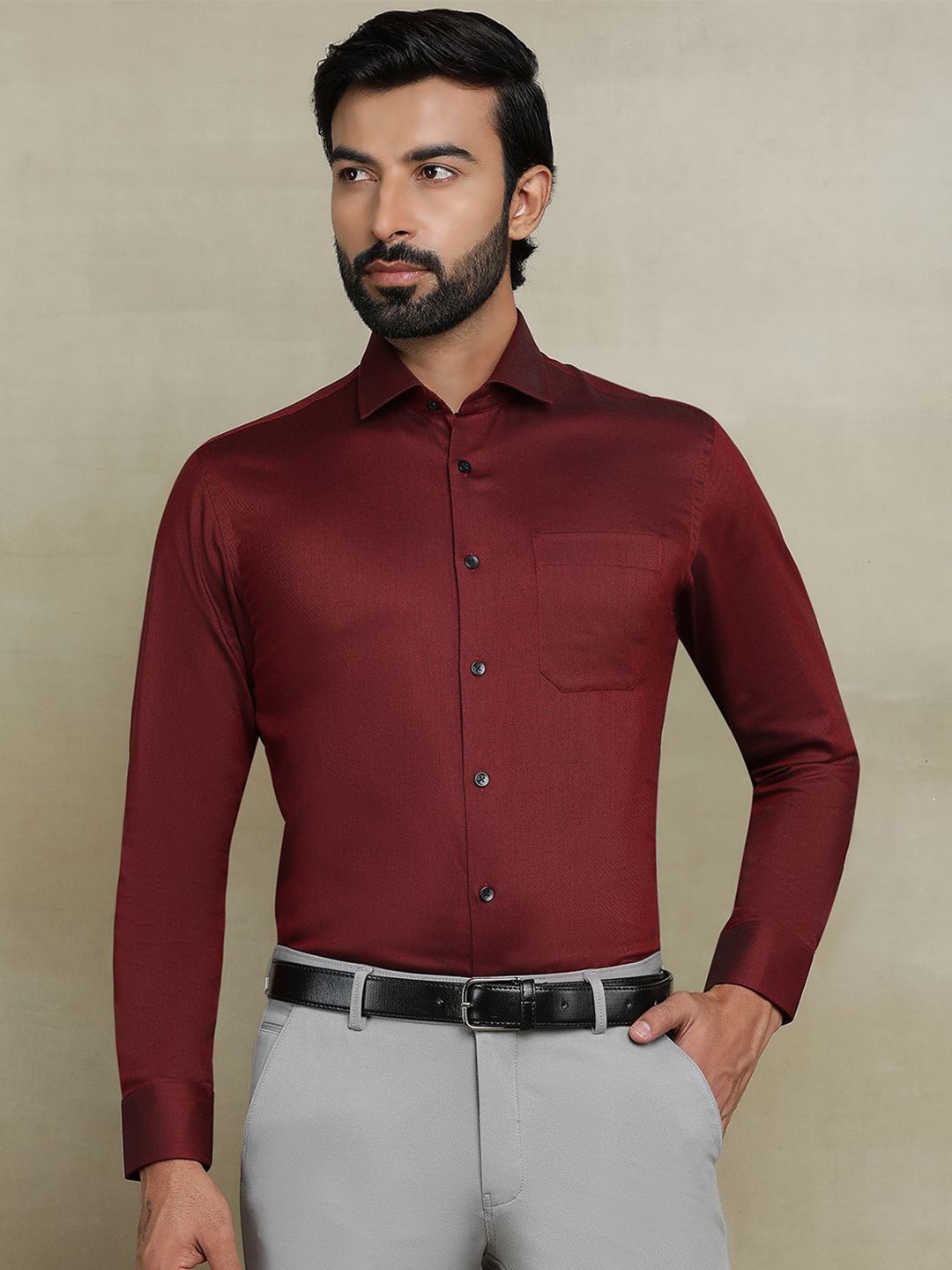 

METAL Men Spread Collar Solid Cotton Slim Fit Formal Shirt, Maroon