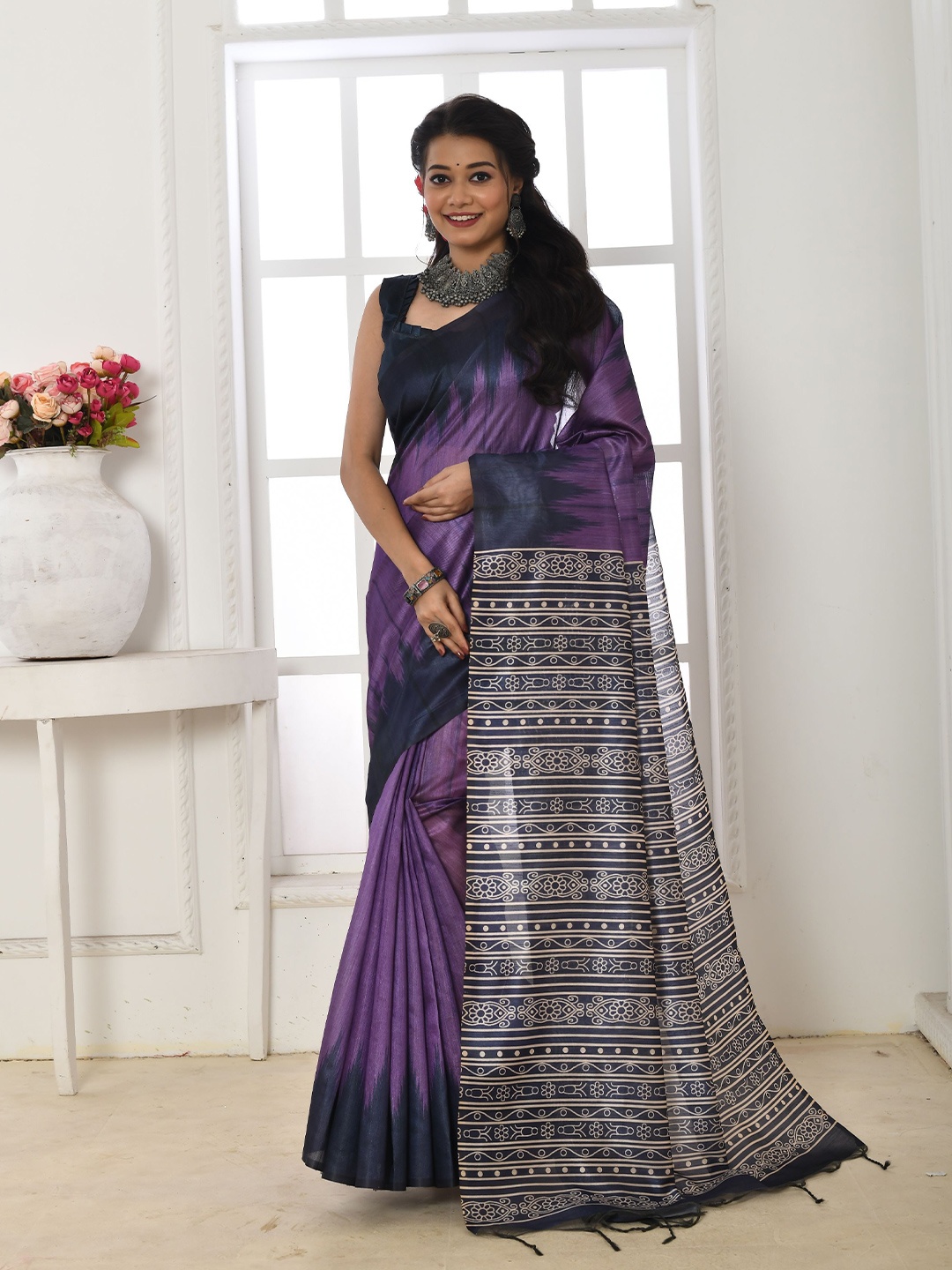 

AWRIYA Printed Ikat Saree, Purple