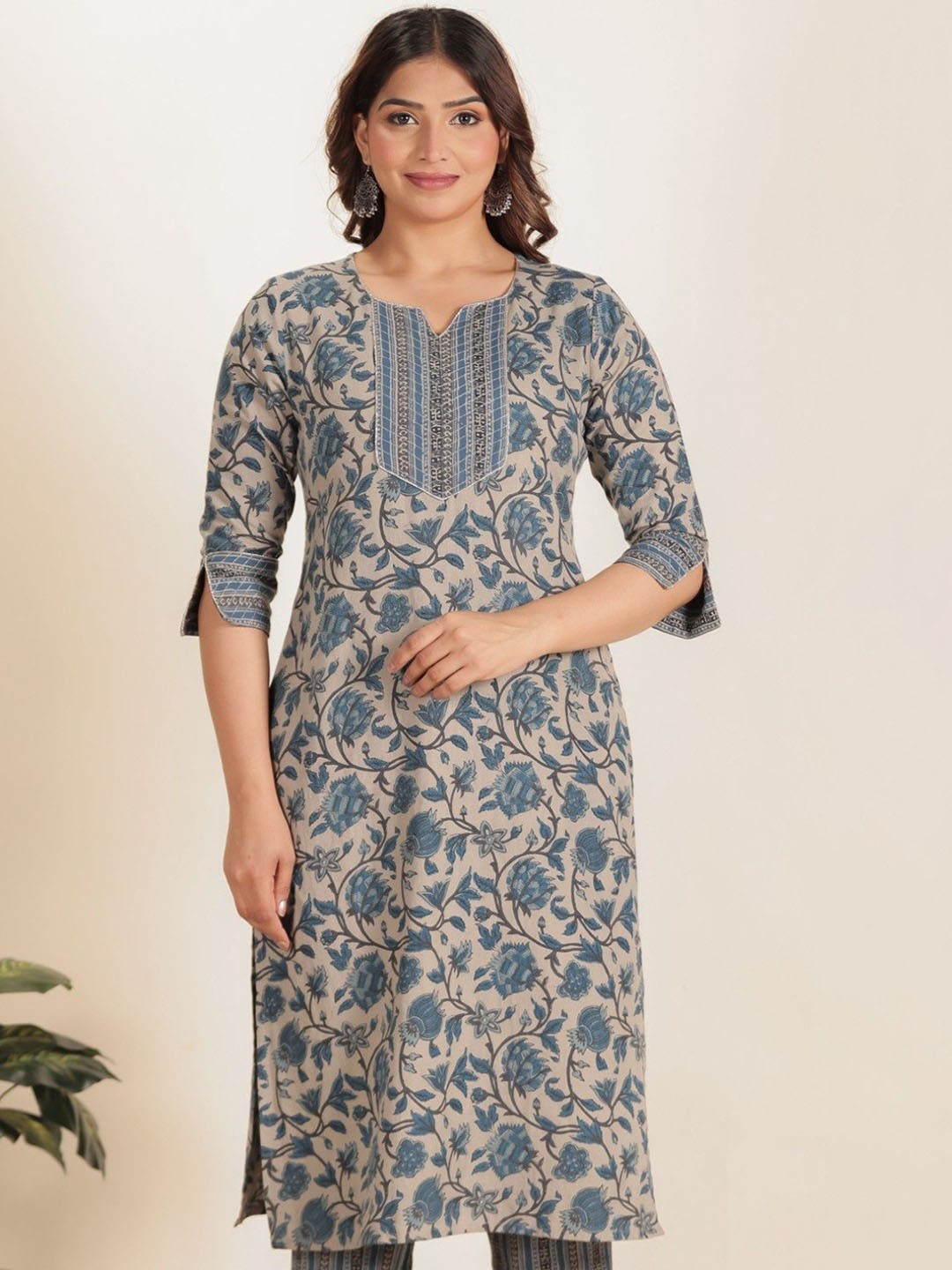 

Aramya Women Floral Printed Kurta, Grey