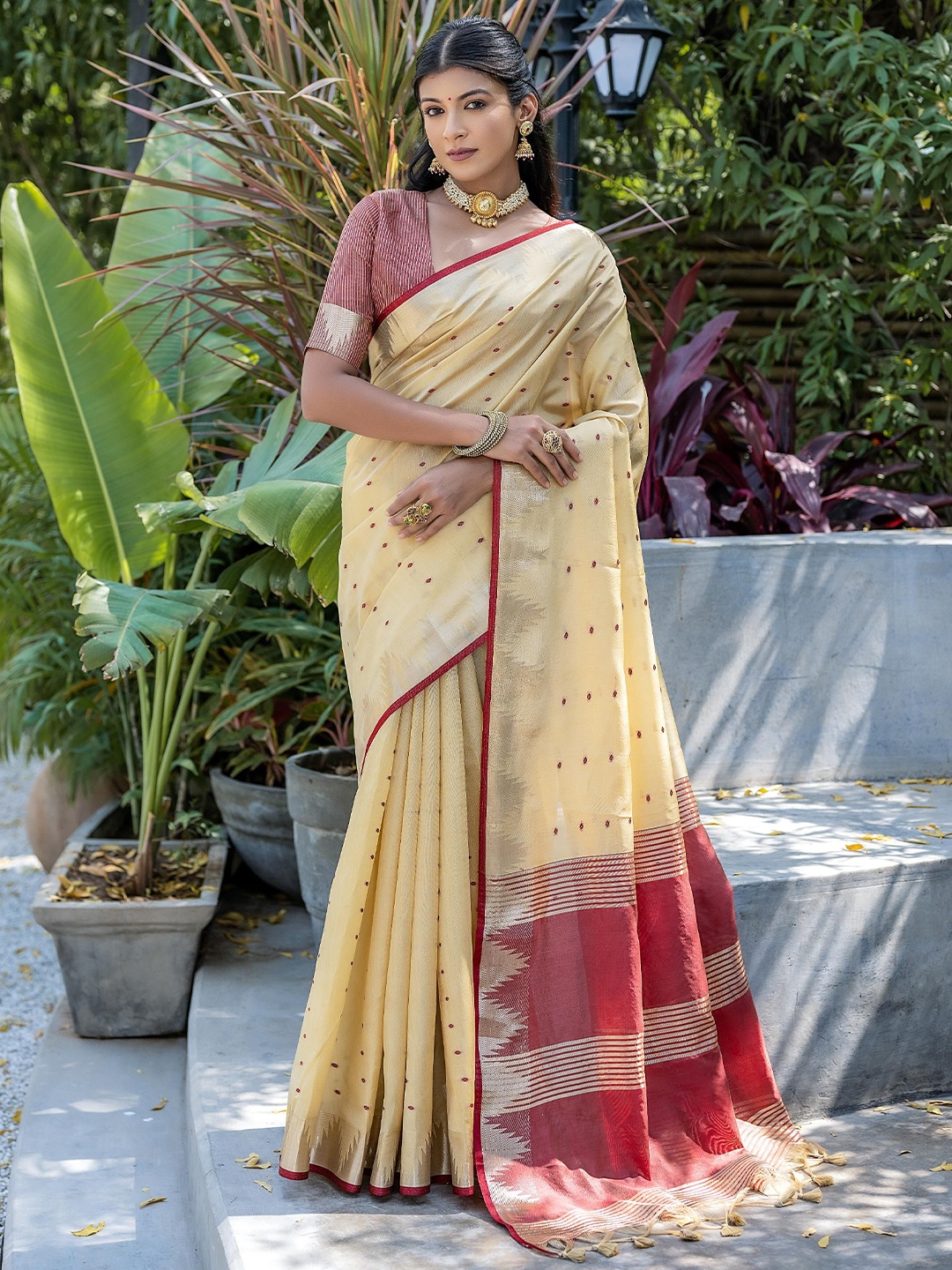 

AWRIYA Ethnic Motifs Saree, Cream