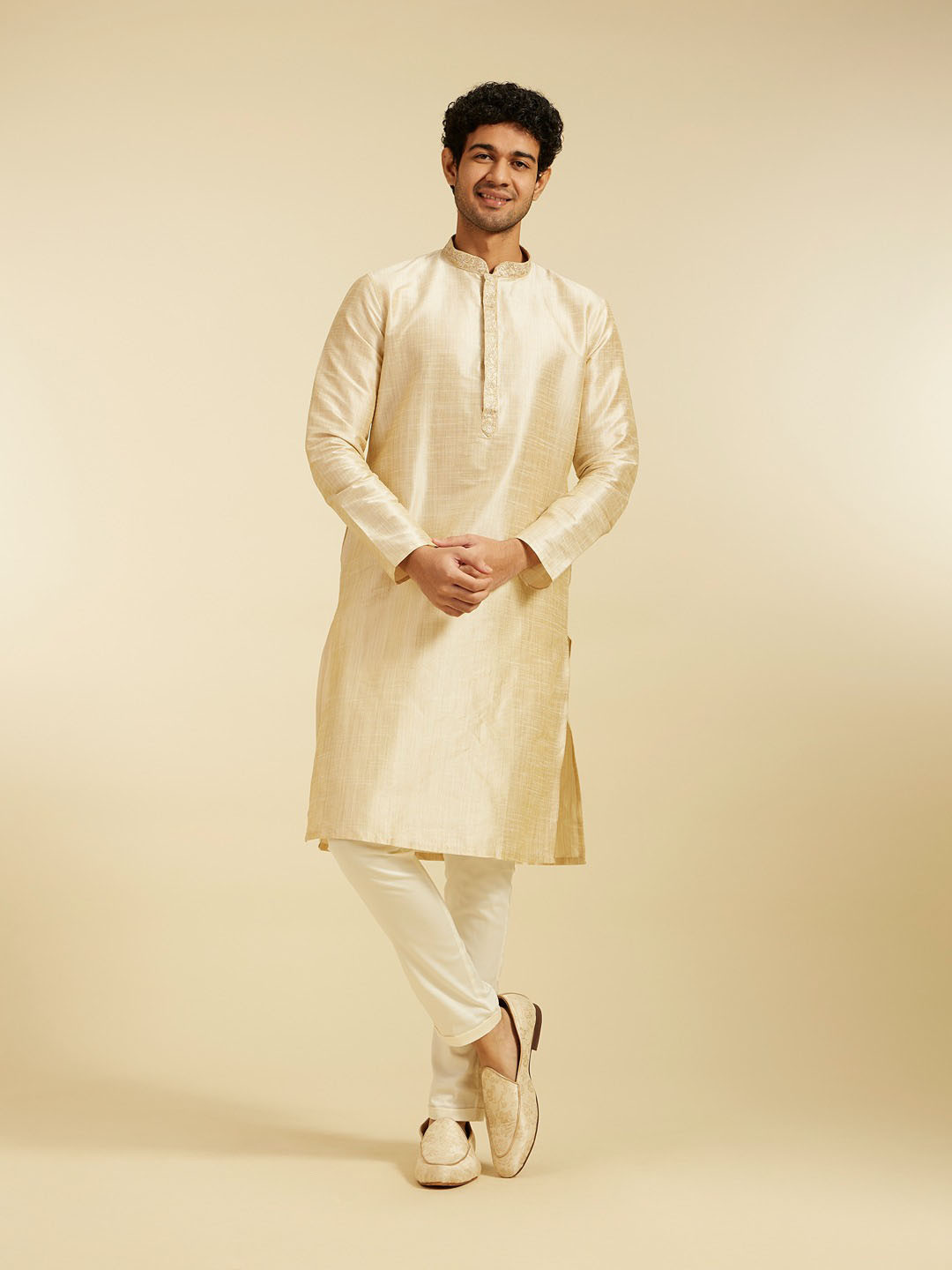 

Diwas by Manyavar Men Mandarin Collar Thread Work Straight Kurta, Beige