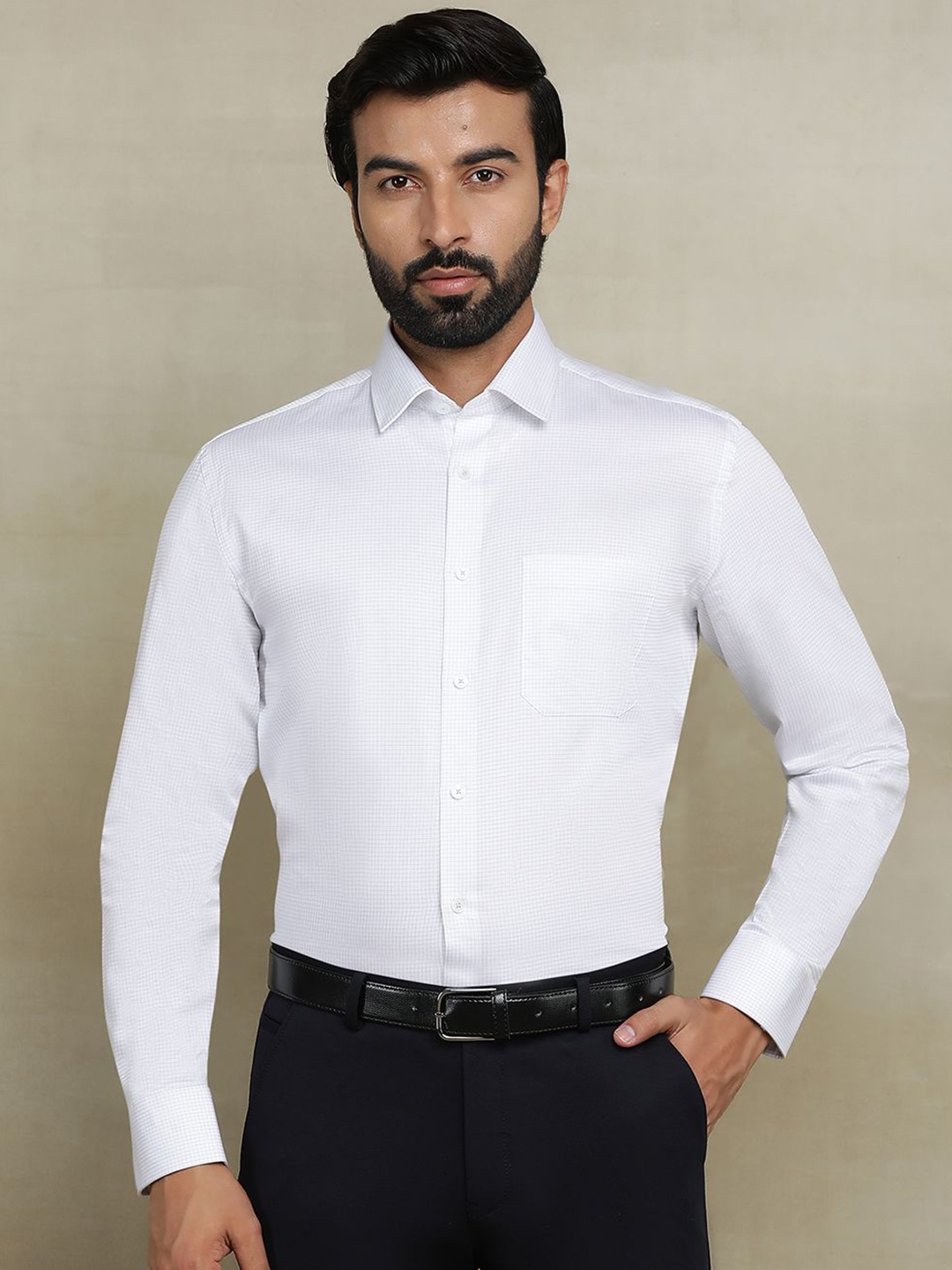 

JADE BLUE Men Cutaway Collar Textured Cotton Casual Shirt, White