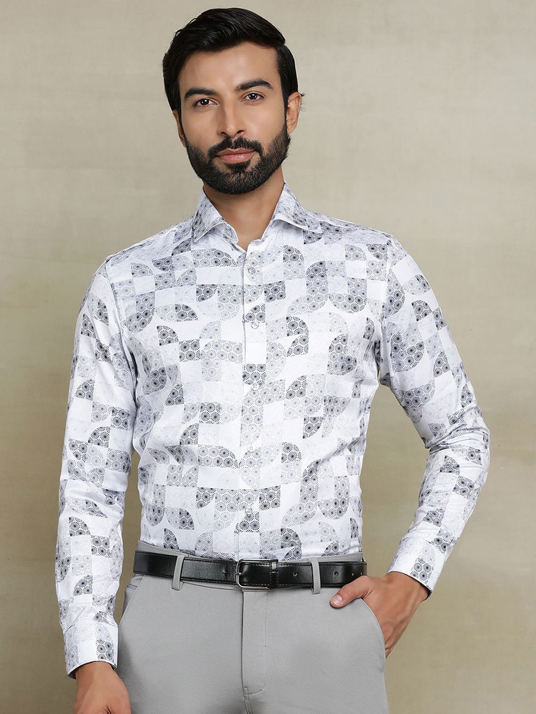

WYRE Men Spread Collar Abstract Printed Cotton Slim Fit Semiformal Shirt, White