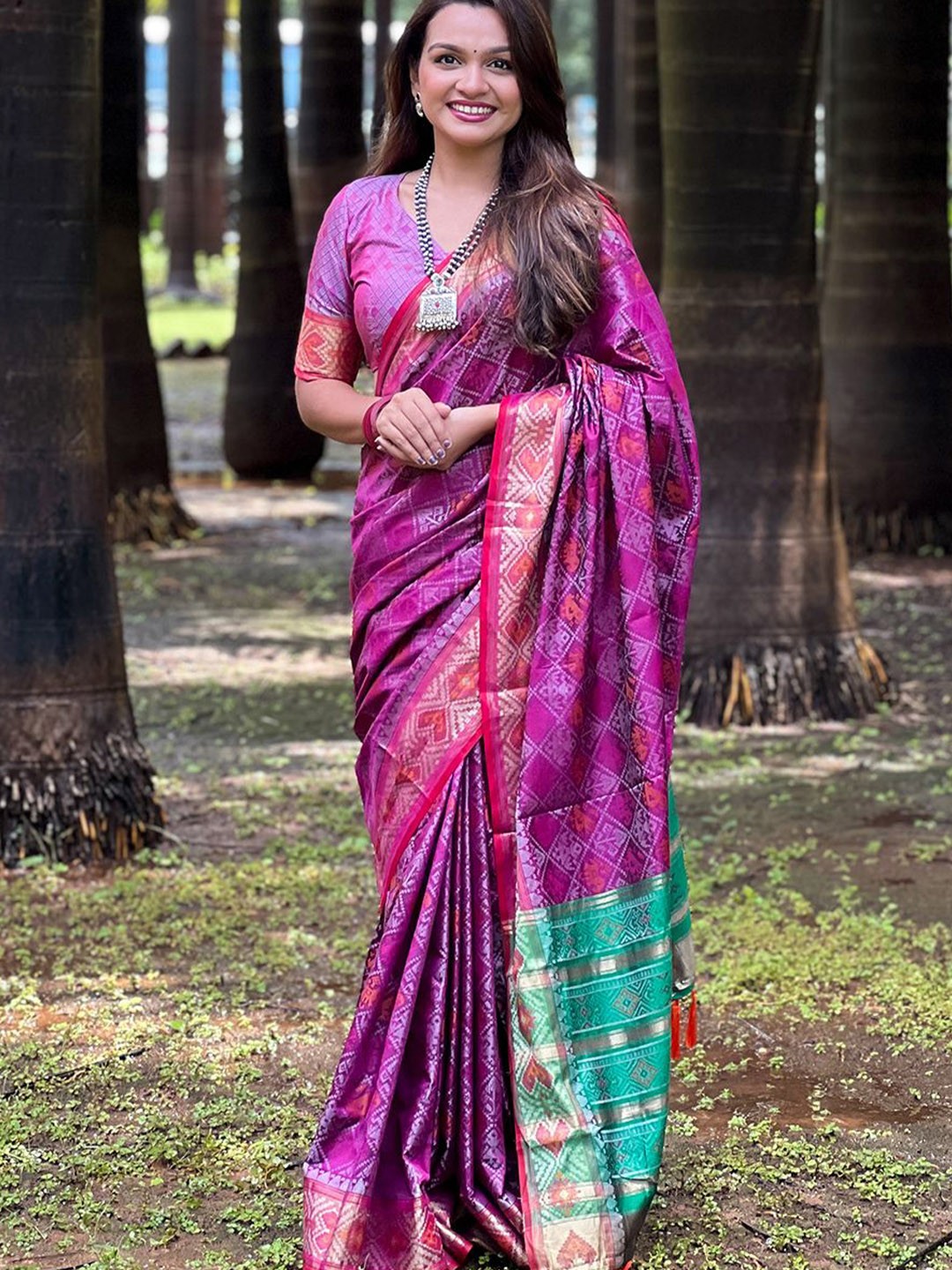 

SGF11 Woven Design Zari Pure Silk Kanjeevaram Saree, Purple