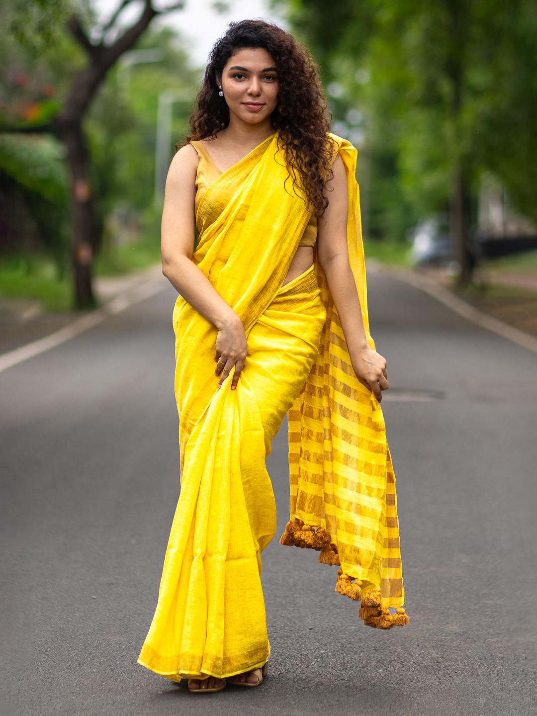 

I LOVE SAREES Solid Zari Saree, Yellow