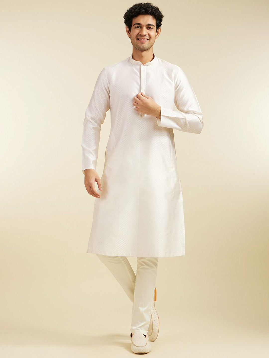 

Diwas by Manyavar Men Geometric Woven Design Sequinned Mandarin Collar Straight Kurta, White