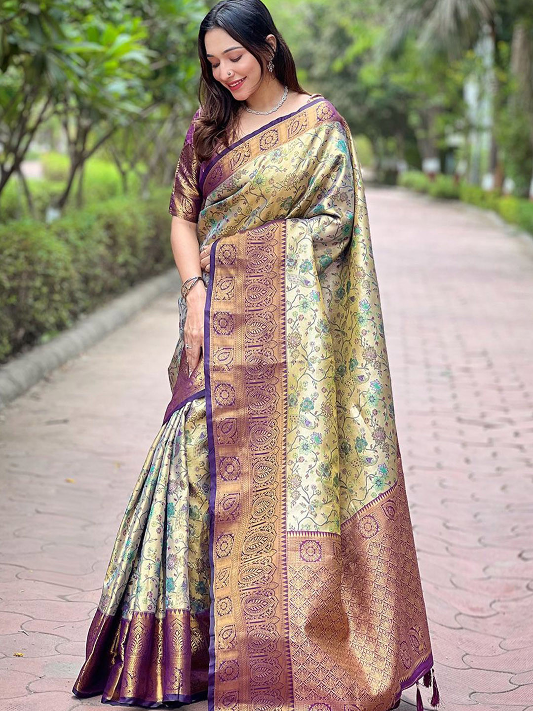 

SGF11 Woven Design Zari Pure Silk Kanjeevaram Saree, Beige