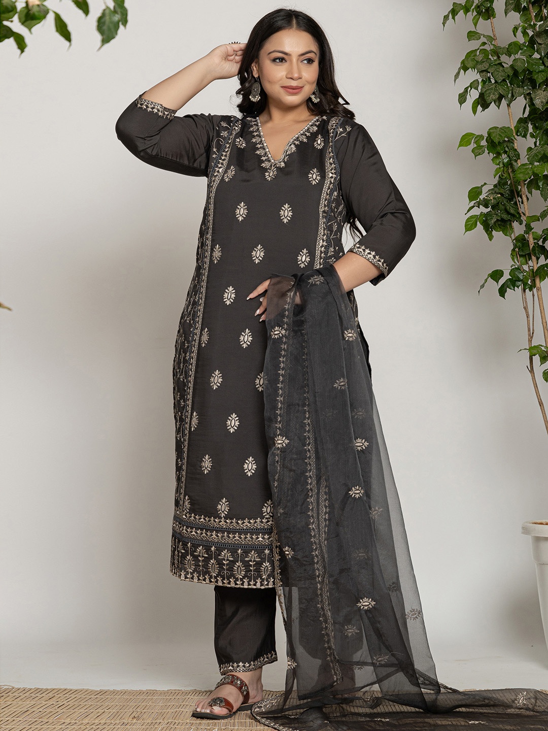 

Yufta Ethnic Motifs Embroidered Regular Sequinned Straight Kurta with Trousers & Dupatta, Grey