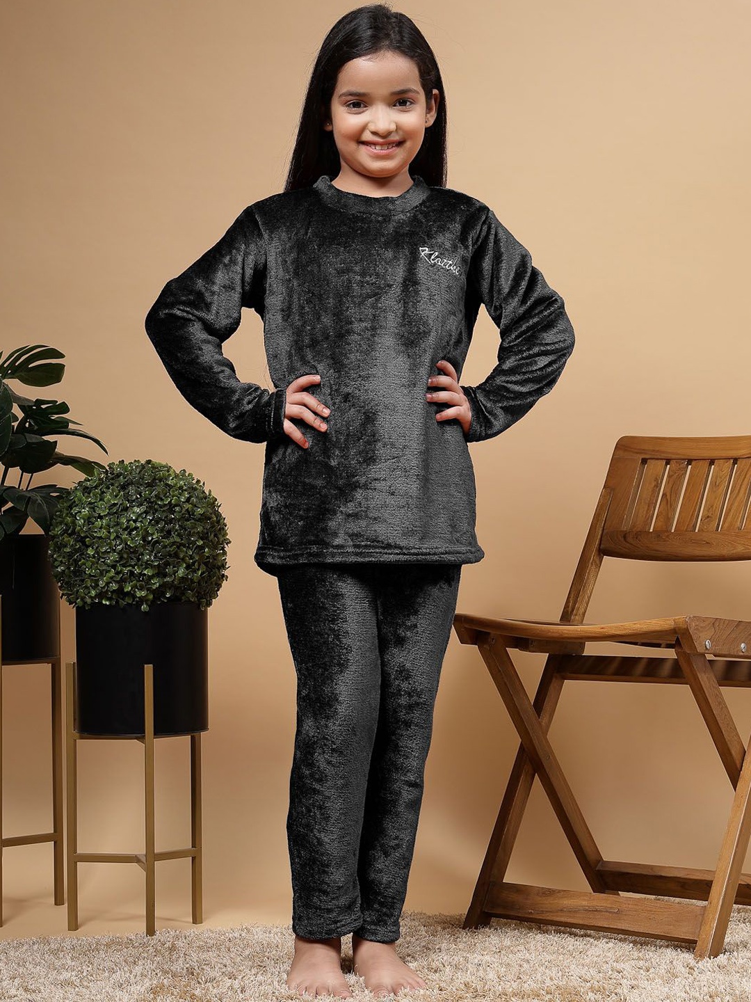 

KLOTTHE Kids Black Solid Wool Night Suit