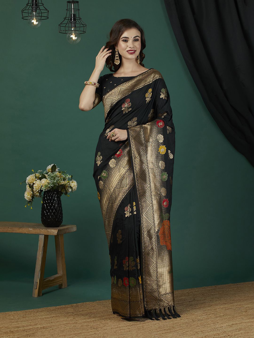 

HI FI NX Ethnic Motifs Zari Saree, Black
