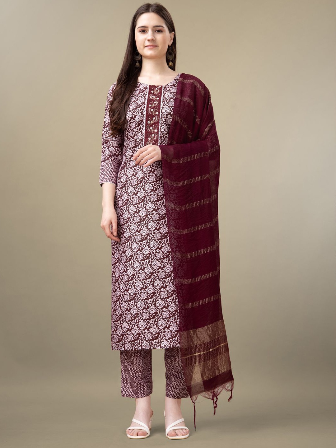 

KAYOMMI Floral Printed Regular Thread Work Straight Kurta with Trousers & Dupatta, Maroon