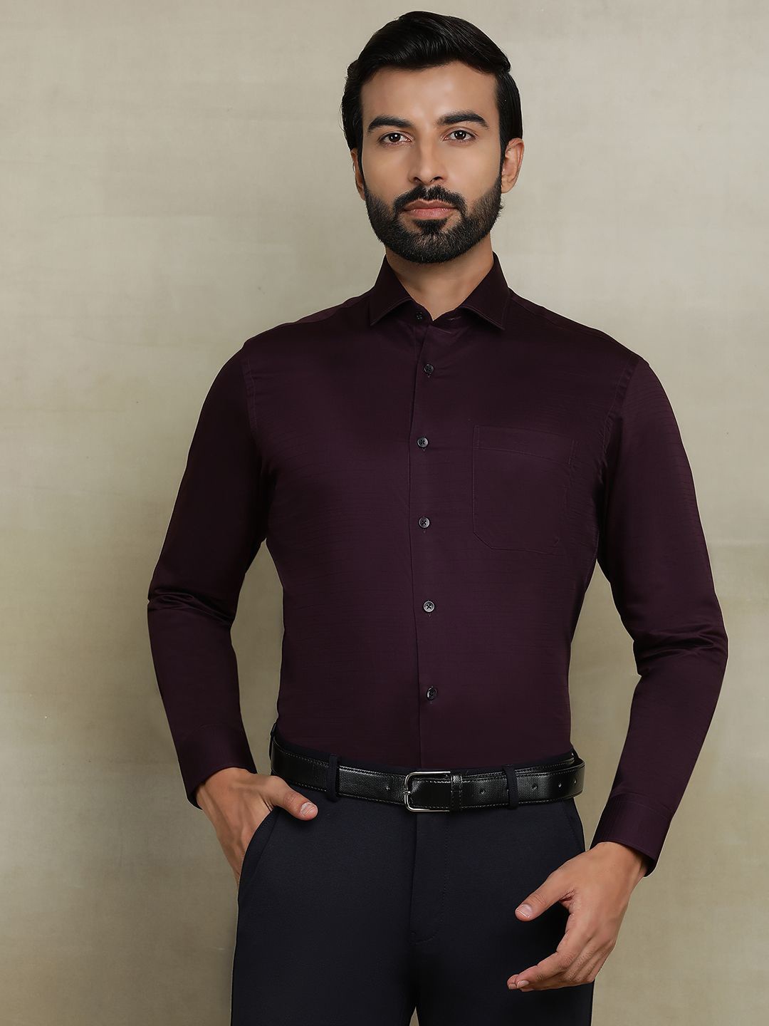 

METAL Men Spread Collar Solid Cotton Slim Fit Casual Shirt, Purple
