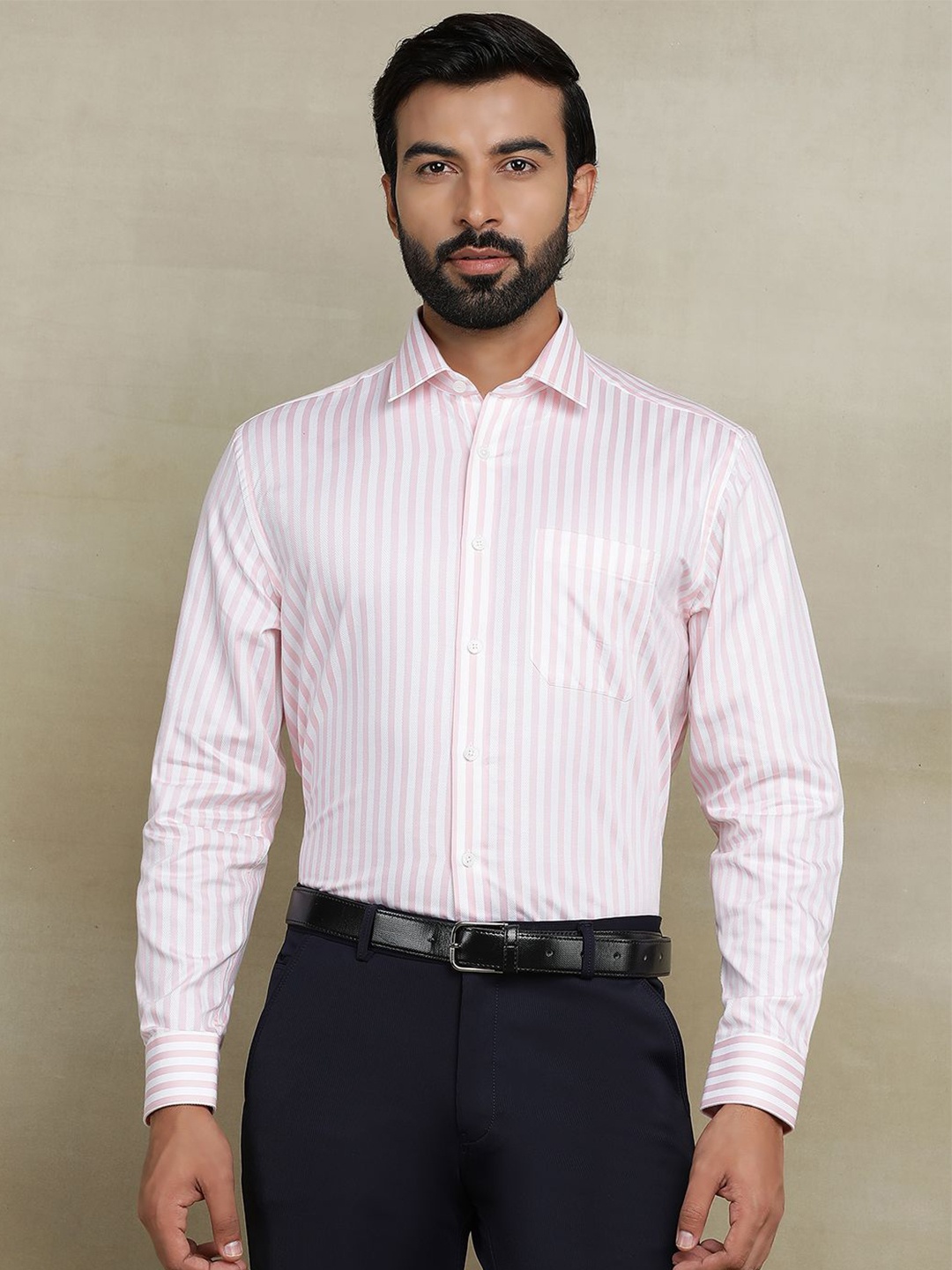 

JADE BLUE Men Cutaway Collar Vertical Striped Cotton Casual Shirt, Pink