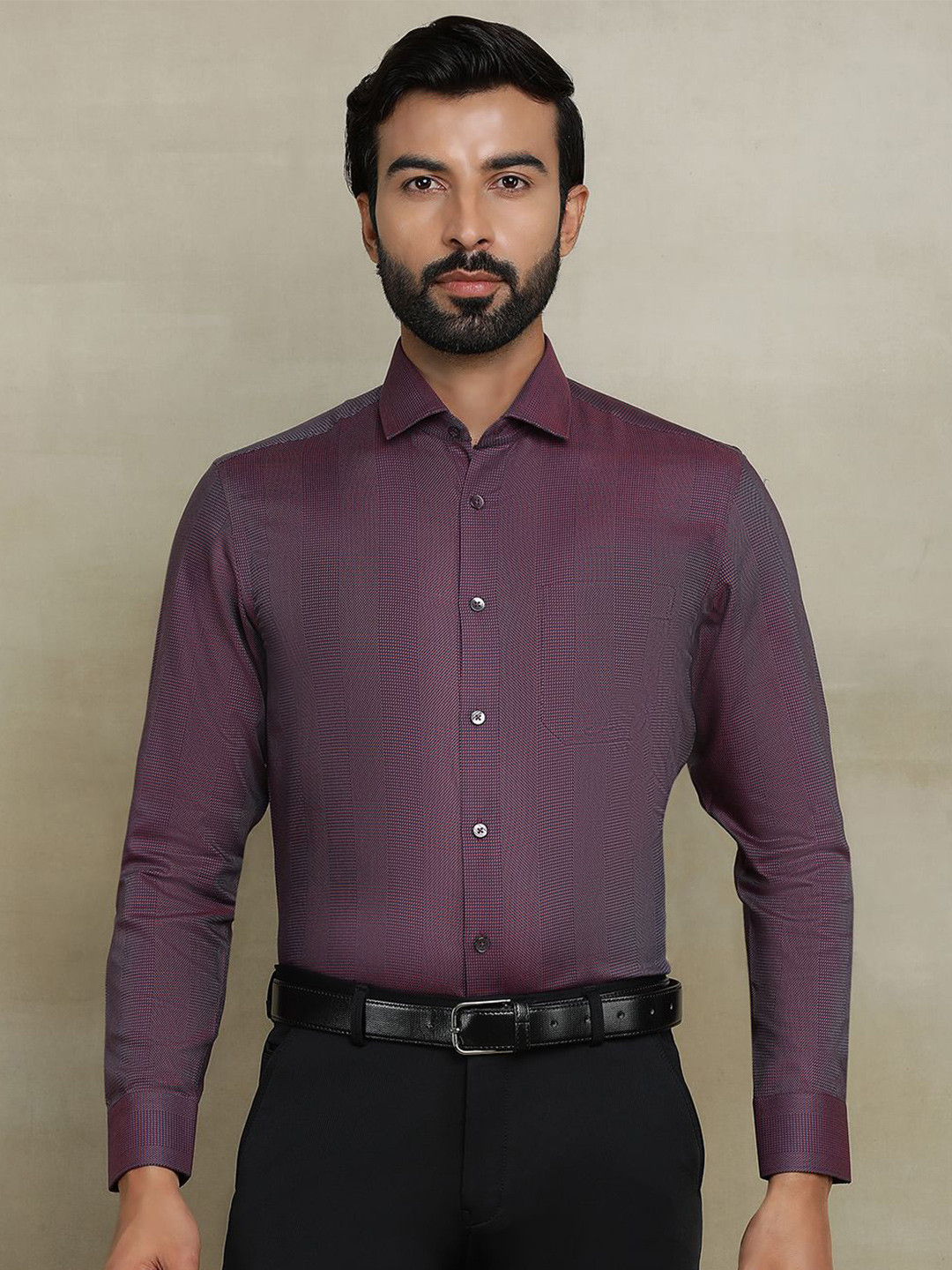 

METAL Men Spread Collar Textured Cotton Slim Fit Formal Shirt, Purple