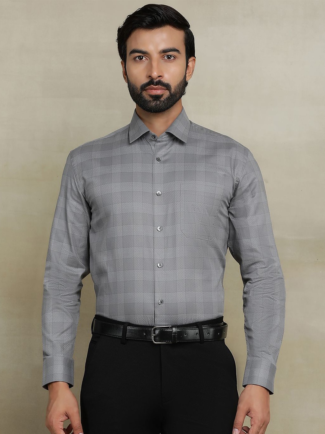 

JADE BLUE Men Cutaway Collar Checked Cotton Casual Shirt, Grey