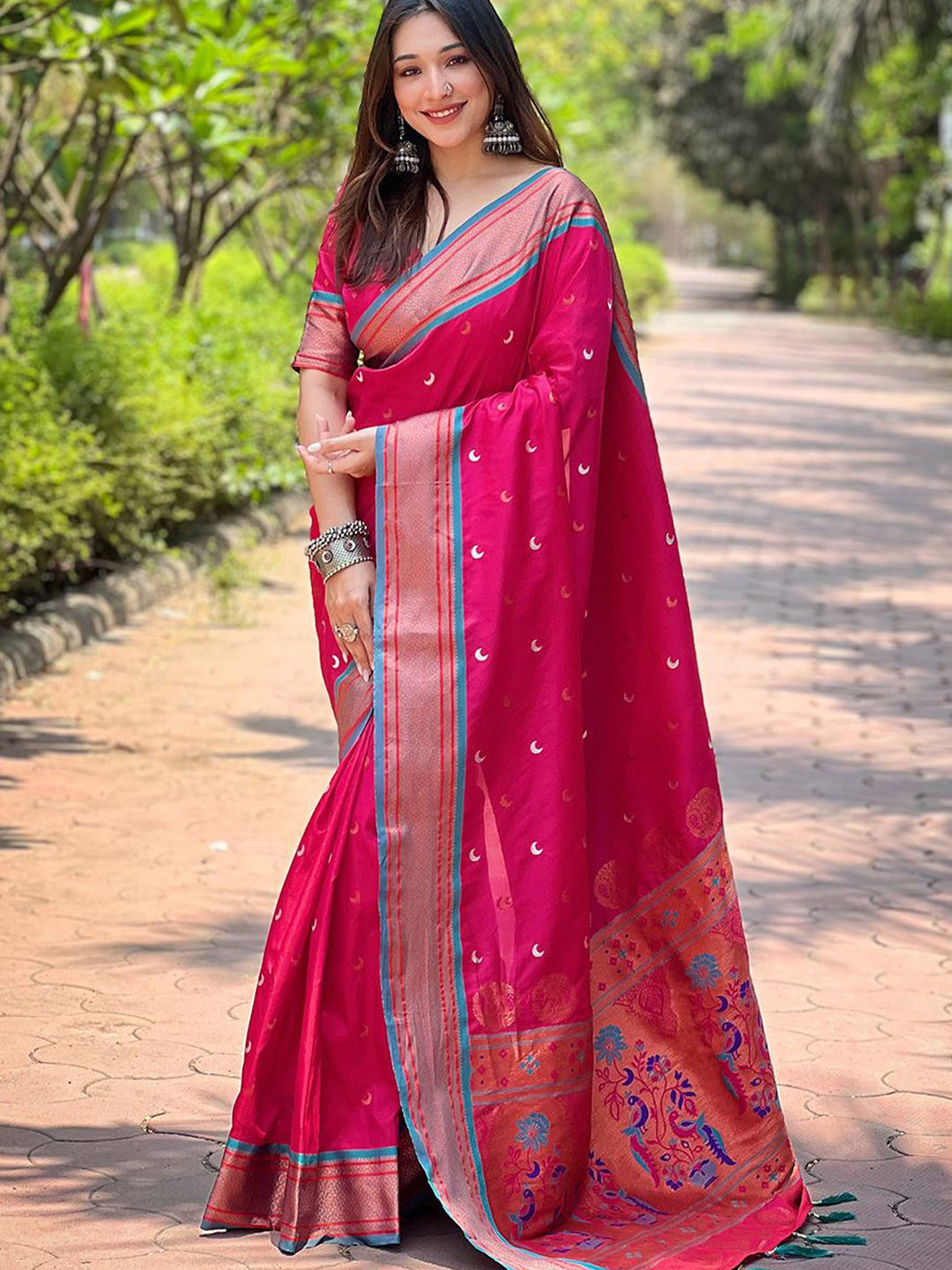 

SGF11 Woven Design Zari Pure Silk Kanjeevaram Saree, Pink