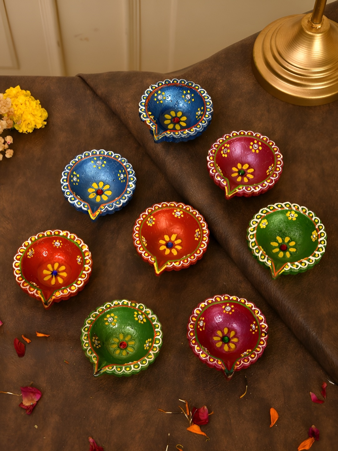 

Aapno Rajasthan Red & Green 8 Pieces Floral Printed Terracotta Diyas