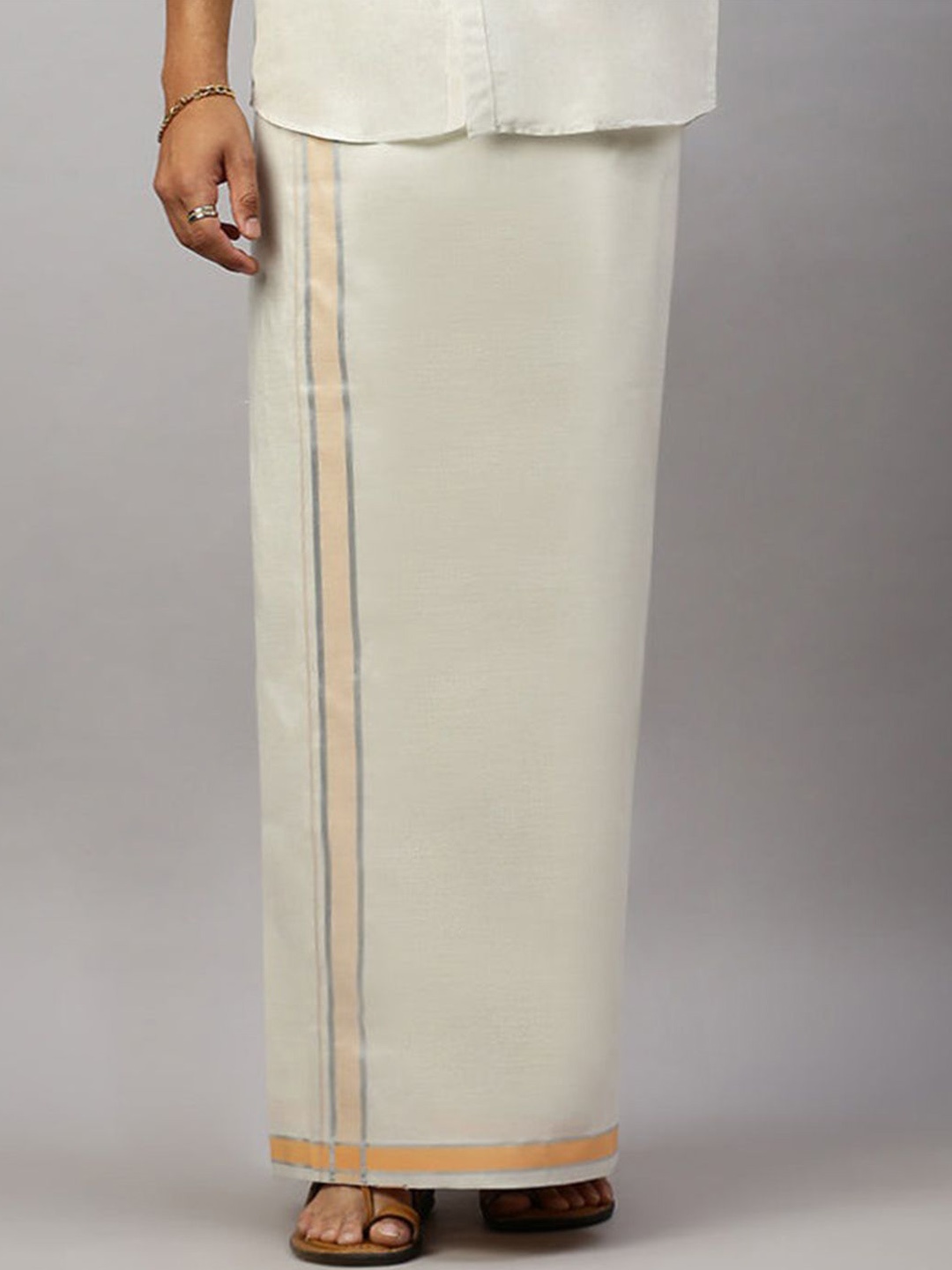 

Ramraj Men Solid Single Layer Tissue Dhoti with Border, Cream