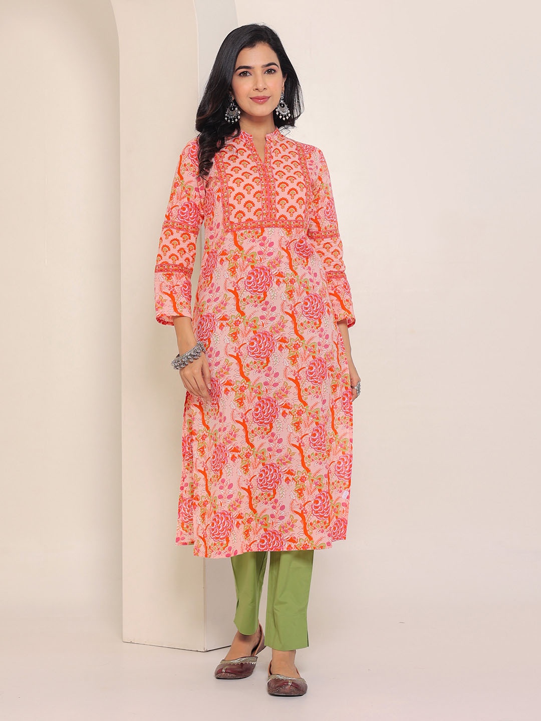 

GULAB CHAND TRENDS Women Floral Printed Kurta, Pink