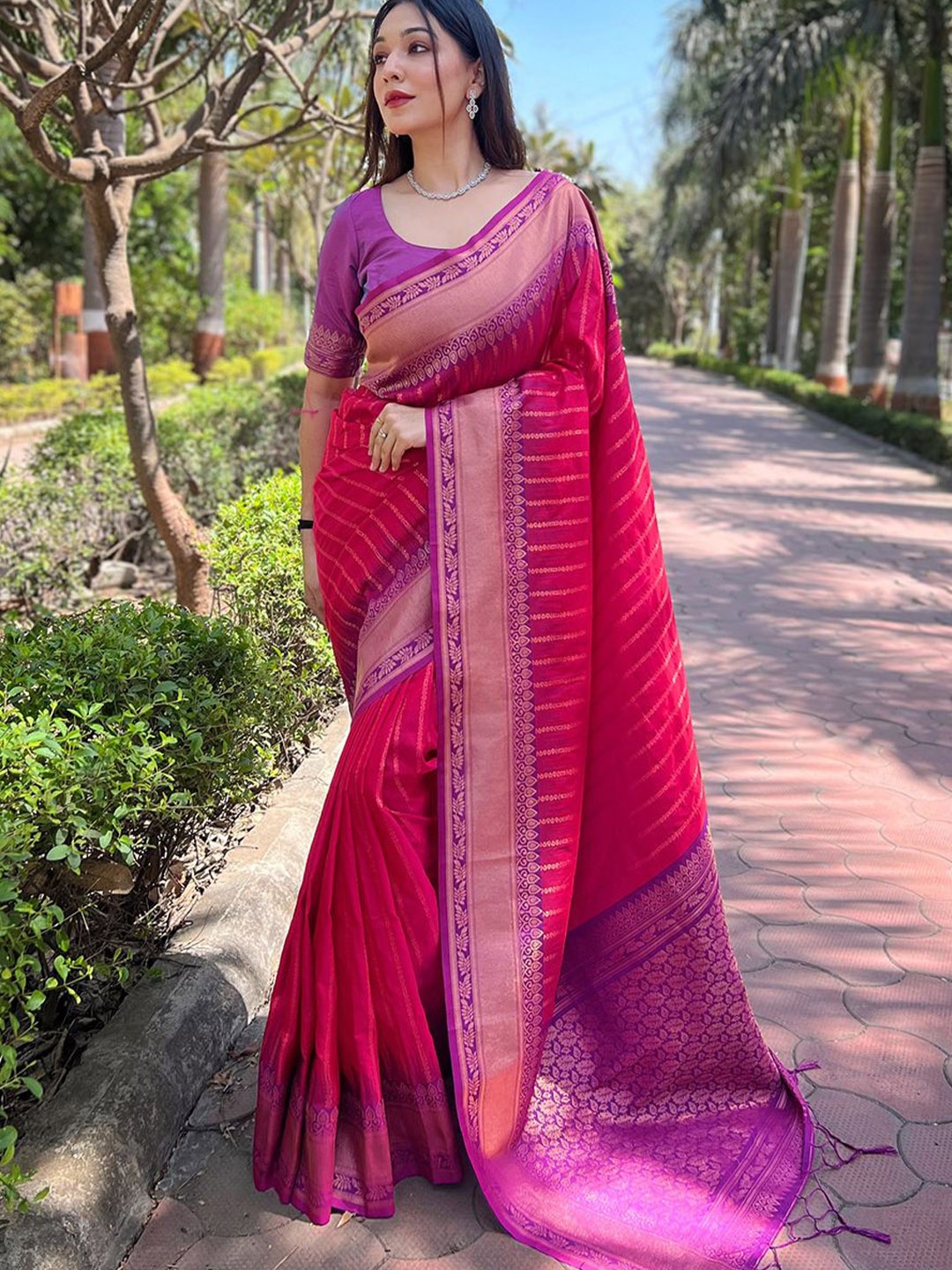 

SGF11 Woven Design Zari Pure Silk Kanjeevaram Saree, Pink