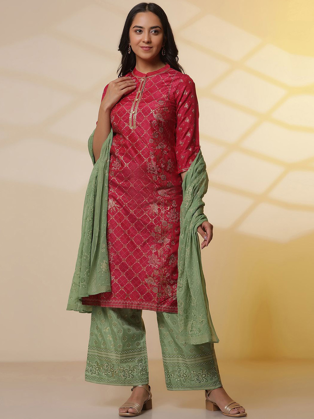 

AURELIA Floral Printed Mandarin Collar Straight Kurta with Palazzo & Dupatta, Pink
