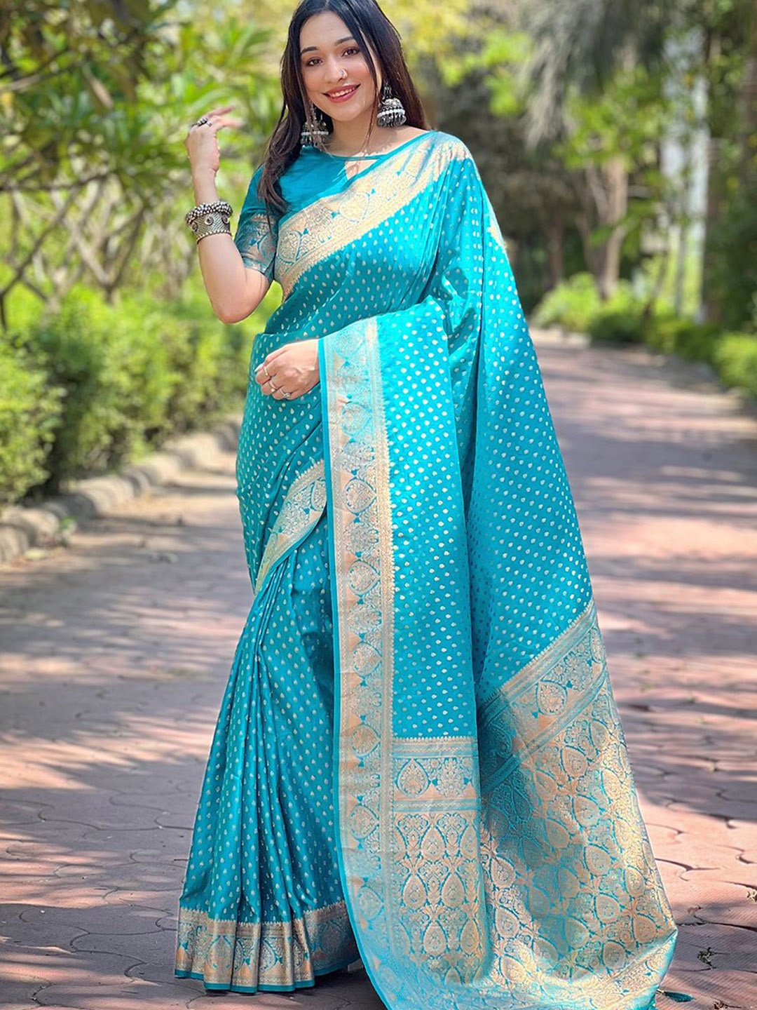 

SGF11 Woven Design Zari Pure Silk Kanjeevaram Saree, Blue