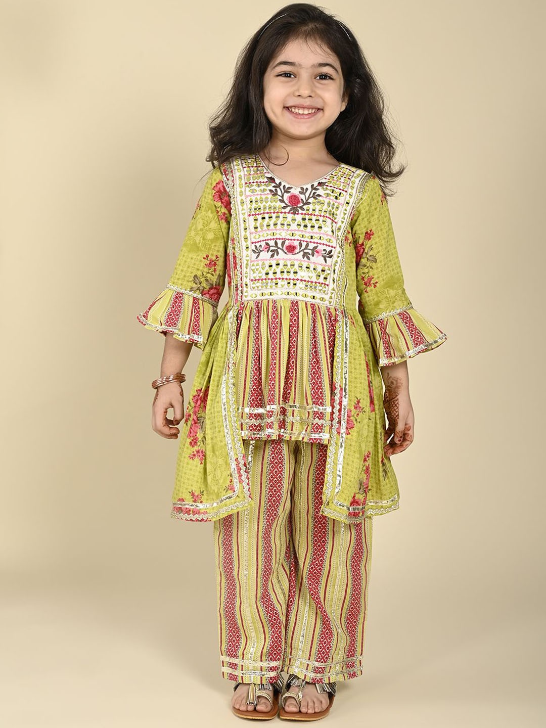 

LIL PITAARA Girls Floral Printed Bell Sleeves Pure Cotton Anarkali Kurta with Trousers, Green